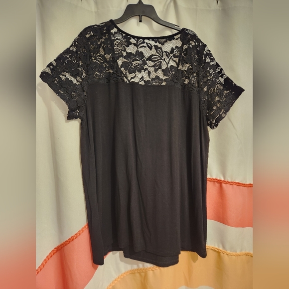 Torrid - Lace inset lattice v-neck tee. Size 2 - Picture 6 of 6